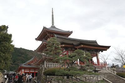 清水寺（西門と三重塔）