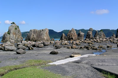 橋杭岩
